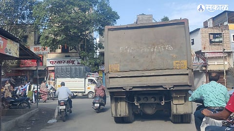 violation of heavy traffic rules on Kirkatwadi-Nandoshi road again pune marathi news