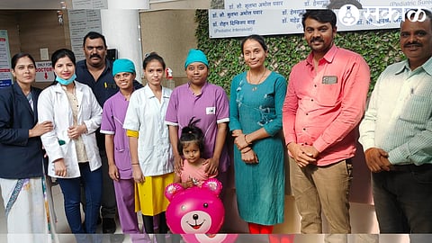 Dnyanada Darade, who was admitted due to snakebite, was discharged from the hospital with her parents and hospital staff.