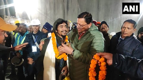 Uttarakhand tunnel: बोगद्यात अडकलेल्या सर्व 41 कामगारांना बाहेर काढण्यात यश; 17 दिवसांनी घेतला मोकळा श्वास