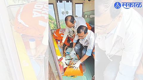 Medical team during a presentation on first aid to the injured in rope way garden in case of emergency.