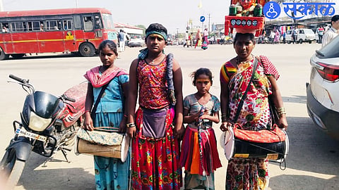 Jalgaon: पोटासाठी पाठीला फटके अन् चिमुरड्यांचे भविष्य धुसर; पोतराजांची कुटुंबे पश्चिम महाराष्ट्रातून खानदेशात