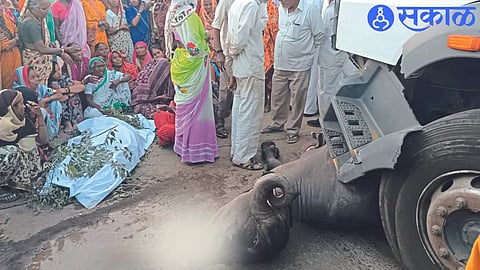 Relatives, village women wailing near the dead body.