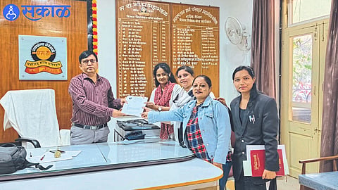While giving a statement to Arun Sia, Adv. Konika Jadhav, Jyoti Pardeshi etc.