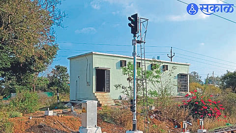 Intermediate block stations installed between railway stations.
