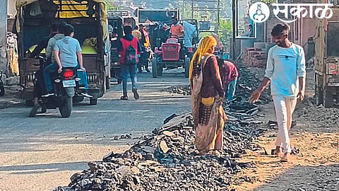 Roads in Hanuman Gymnasium area of the city were asphalted on Saturday night. The next day, Sunday morning, the dug road.