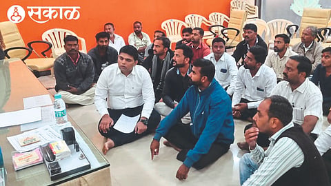 Farmers protesting under the leadership of Yatin Kadam on Monday to get the due amount from the market committee.