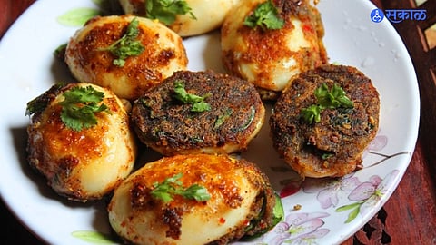 Egg Pepper Fry recipe : तोच-तोच नाश्ता खाऊन कंटाळलाय? ट्राय करा चविष्ट 'एग पेपर फ्राय', जाणून घ्या सोपी रेसिपी
