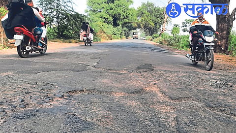 Road potholes between Raver - Vivara.