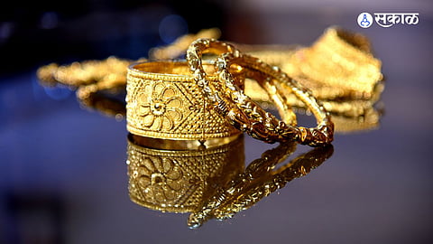 dri action at pune airport gold smuggling from dubai 3 cr gold seize