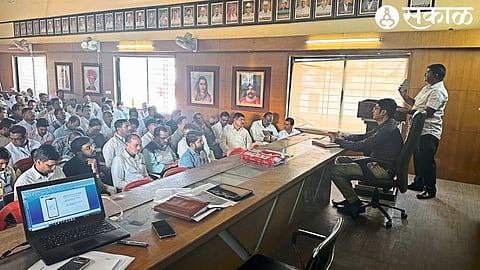 Tehsildar Surendra Deshmukh of Sinnar while training enumerators