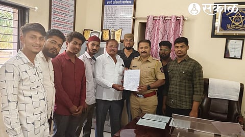 The businessmen gave a statement to Assistant Inspector Chetan Lokhande at Vavi Police Station and informed about their decision.