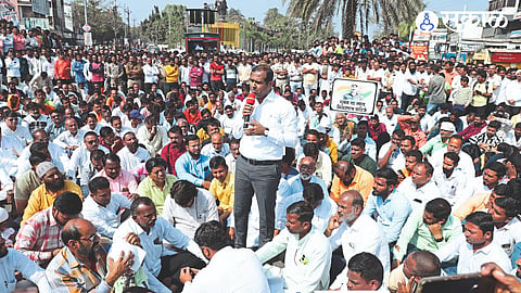 MLA Mangesh Chavan while addressing the protest march at Chhatrapati Shivaji Maharaj Chowk.