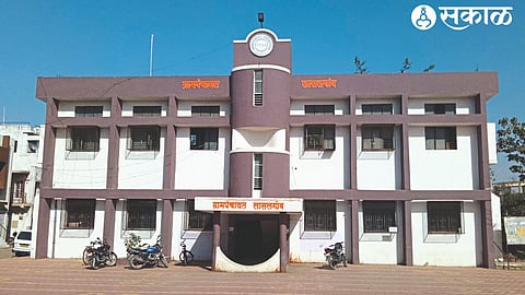 Lasalgaon Gram Panchayat Building.