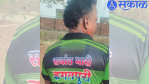 A superhit Igatpuri T-shirt and slogan.