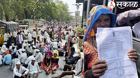Thia protest has been started in front of the collector office for the demands of farmers and workers. Protesters sitting in the sun on the street on Tuesday. Farmer protestors juggling documents