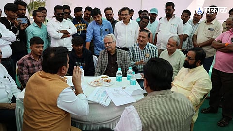 रायगड जिल्ह्यातील डॉ. बाबासाहेब आंबेडकर तंत्रज्ञान विद्यापीठातील गैरकारभाराने हजारो विद्यार्थ्यांच्या भवितव्याचा प्रश्न निर्माण झाला होता. पेपर फेरतपासणीच्या नावाखाली विद्यार्थ्यांकडे पैसे मागितले जात होते.