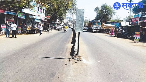 radium on board installed between dividers on Ankleshwar Berhanpur highway has disappeared