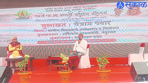 Chaitram Pawar speaking on the topic of economics and planning of rural development.