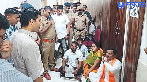 Protesters Shanabhau Sonawane while presenting problem before Shubham Gupta in Zilla Parishad.