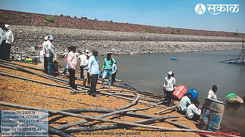The team of Manikpunj Tehsildar Sunil Saindane destroyed the network of pipelines along with the motor that was illegally pumping water from the dam.