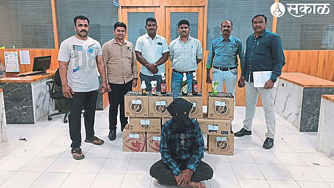 Suspect in possession of illegal stock of foreign liquor nabbed by Special Branch of Nashik Crime Branch.