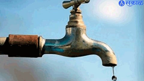 Citizens of Ulhasnagar protesting due to the ongoing water shortage, as the city faces a 20-day water crisis.