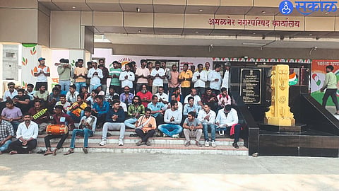 Citizens of Pailad area participating in protest held in premises of municipal office.