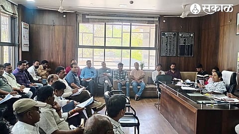 Commissioner and Administrator Amita Dagde-Patil while speaking at a meeting of officers in the Municipal Corporation in the background of the implementation of the code of conduct for the Lok Sabha elections.