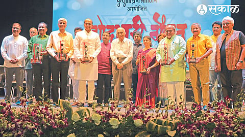 Godavari Gaurav Award organized by Kusumagraj Foundation at Gurudakshina Auditorium