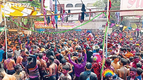 Youth participating in Dhulivandan program organized by Khanderao Bazar Mitra Mandal, Dakshinmukhi Maruti Mandal in the city.