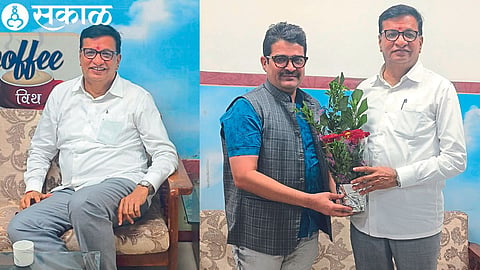 While welcoming Congress leader Balasaheb Thorat, editor of Uttar Maharashtra edition of 'Sakal' Dr. Rahul Ranalkar.