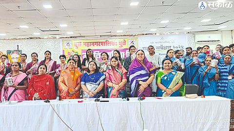 occasion of International Women's Day, former office bearers, officers and employees attended the program to honor Nari Shakti in the Municipal Corporation.