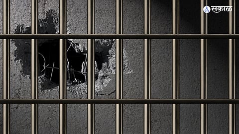 An inmate Baramati Jail in Maharashtra was injured while attempting to escape