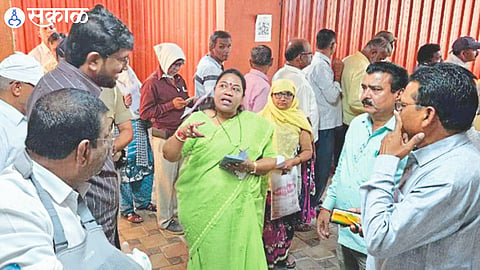 Commissioner Amita Dagade-Patil inspected the system in the background of property owners flocking to the municipal corporation to pay property tax.