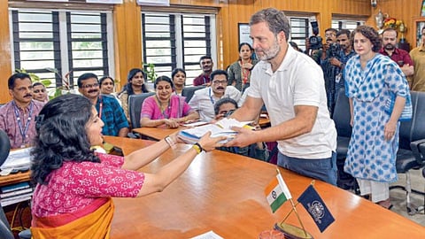 Rahul Gandhi : जनतेची सेवा निष्ठेने : राहुल