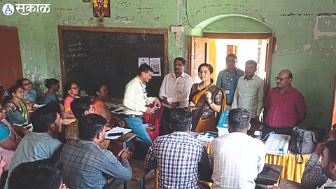 Erandol Tahsildar Suchita Chavan guiding the training camp.