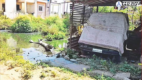 Sewage accumulated in front of Nimbhora house due to overflowing sewer.