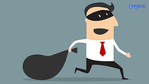 Crime News: हॉटेलचा वेटरच निघाला चोर; पाच लाख घेवून गेला पळून!