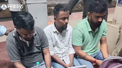 BJP Workers Held With 4 crore Cash In Tamil Nadu