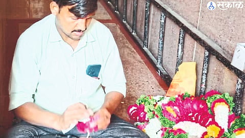 Jitendra Bari while selling flowers in the market.