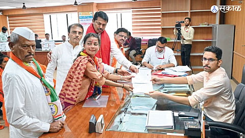 solapur lok sabha election 15 nomination files praniti shinde politics
