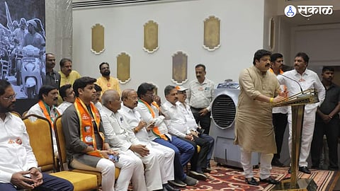 raj thackeray present at pm modi meeting also did political campaign for shrikant shinde
