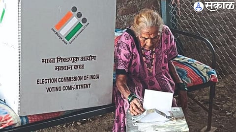 Chandwad Elderly voters voting in the taluka.
