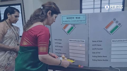 Case filed against rupali Chakankars after photo Of performing aarti of EVM at polling Booth goes Viral lok Sabha election