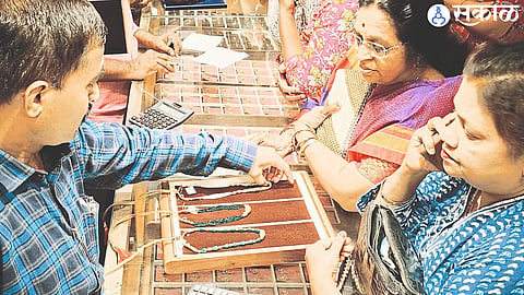 On the occasion of Akshaya Tritiya, there is a rush for shopping at Takale Bandhu Jewellers.