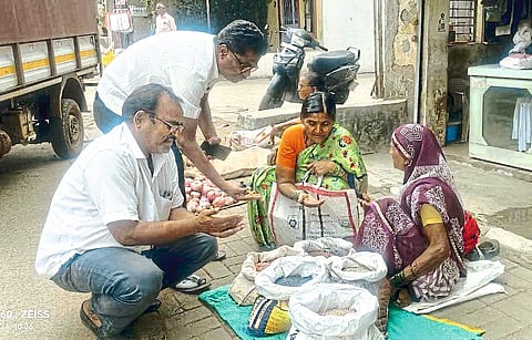 भोरच्या ग्राहकांची शेतकऱ्यांच्या बियाण्यांना पसंती