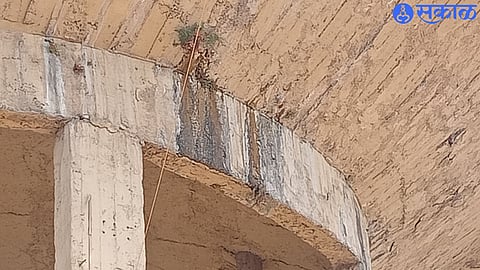 Leakage in municipal water tank at Pinjar Ghat.