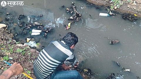 Workers closing the broken tap connection in Patchari near the court.
