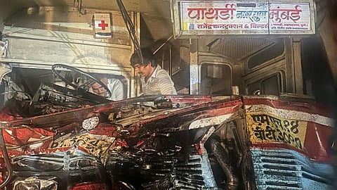 Pathardi-Mumbai Bus