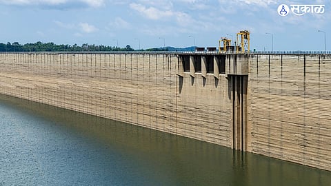 11 thousand villages depend on tankers in the state 21 percent water storage in dams